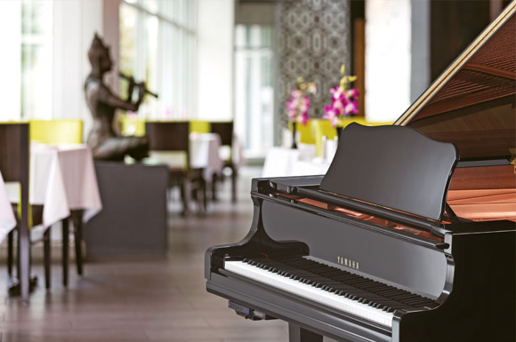 Die "TransAcoustic"-Technologie überträgt die digitalen Klänge direkt zum hölzernen Resonanzboden des Pianos und verwandelt so das gesamte Instrument in einen Lautsprecher.