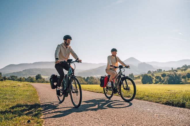 Zwischen Albtrauf und Bodensee gibt es vier aussichtsreiche Fernradwege f&uuml;r Genussradler und sportliche Fahrer.