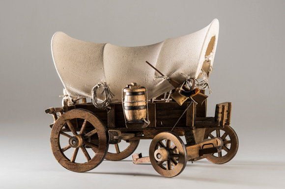 Kleine und große Wildwest-Fans können auf rund 1.000 Quadratmeter Ausstellungsfläche in Karlsruhe den deutschen Vorstellungen von "Rothäuten" und "Bleichgesichtern" nachspüren.