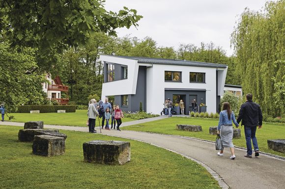 In der "World of Living" im baden-württembergischen Rheinau-Linx können Besucher zahlreiche Musterhäuser besichtigen.