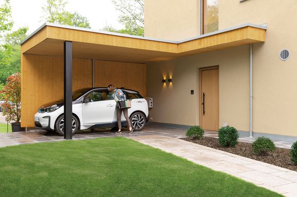 Eine smarte Ladestation lässt sich direkt am Stellplatz des Elektroautos installieren.