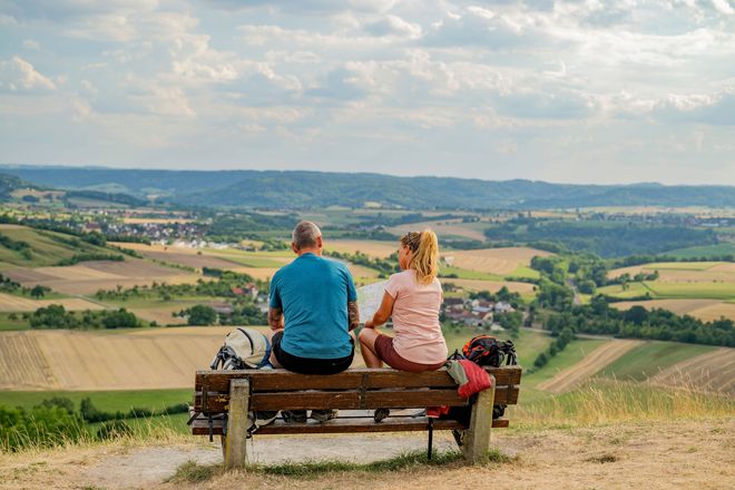 Heimaturlaub von seiner schönsten Seite: Auf dem Kocher-Jagst-Trail können Urlauber herrliche Aussichten genießen.