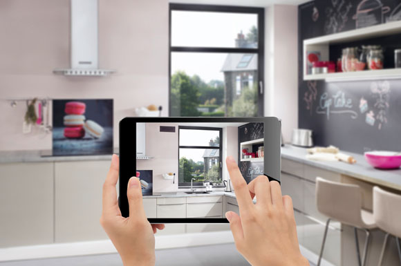 Die sogenannte Augmented-Reality-Anwendung zeigt schon vor der Installation, wie die Designgitter später im Raum wirken werden.