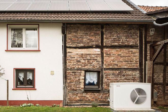 Auch im Altbau ermöglichen Wärmepumpen ein zukunftssicheres und umweltfreundliches Heizen.