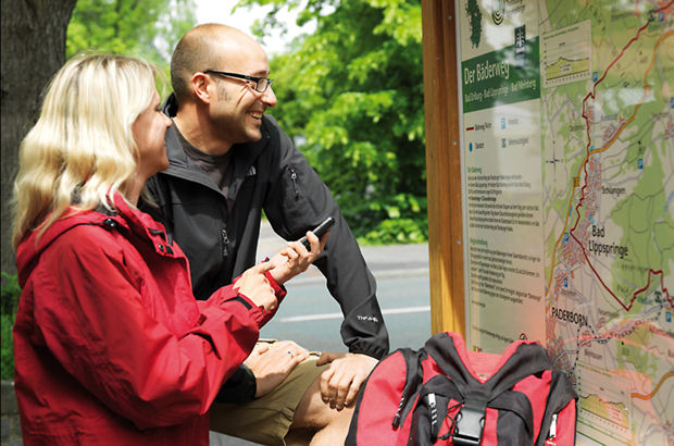 Die attraktiven Wanderwege im Teutoburger Wald sind sehr gut ausgeschildert. Hilfestellung bei der eigenen Routenplanung gibt zudem ein praktischer Onlinenavigator.