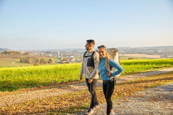 Auch auf eigene Faust l&auml;sst sich die sanft-h&uuml;gelige Landschaft rund um Bad Griesbach entspannt erwandern.