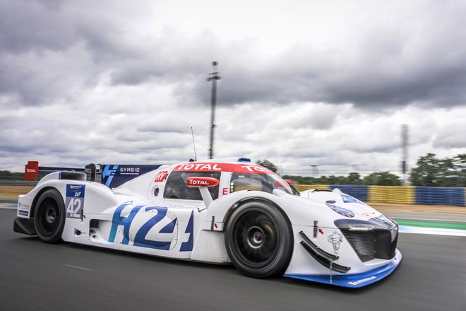 Das Unternehmen testet den Einsatz von Wasserstoff auch im Rennsport. Hier soll die Brennstoffzelle ebenfalls vorneweg fahren.