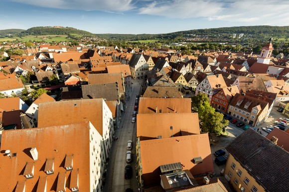 St. Andreasturm: Blick aus der Türmerstube über die Dächer Weißenburgs.