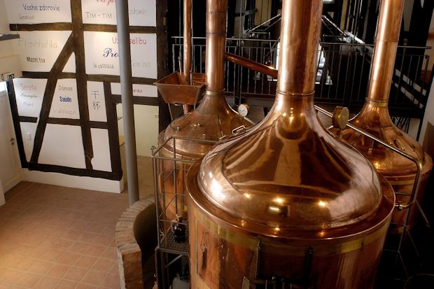 Bis heute wird in den alten Braukesseln ein untergäriges, bernsteinfarbenes Bier hergestellt.