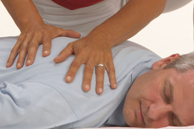 Jede Shiatsu-Behandlung wird individuell auf den Klienten ausgerichtet - mit dem Ziel, die körpereigenen Energieflüsse zu verbessern.