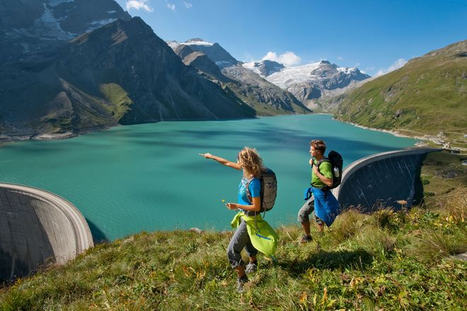 Auf 2040 Metern Seehöhe wirken die Kaprun Hochgebirgsstauseen fast wie Fjorde eingebettet zwischen den Dreitausender Gipfeln, direkt an der Grenze zum Nationalpark Hohe Tauern.