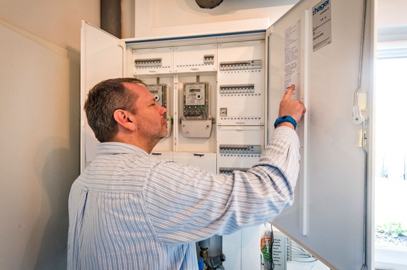 Wer bei der Elektroinstallation im Neubau Leerrohre vorsieht, kann Smart-Home-Funktionen leichter nachrüsten.