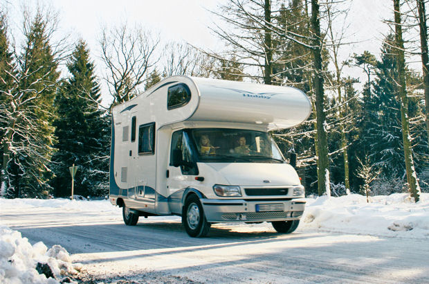 Mit einem winterfesten Wohnmobil lässt sich die Campingsaison auch auf die kalte Jahreszeit ausdehnen.