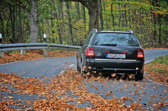 Bereits bei Temperaturen unter sieben Grad bieten Winterreifen mehr Sicherheit - auf trockener genau wie auf nasser Fahrbahn.