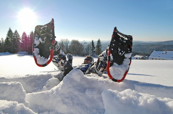 Schneeschuhwandern macht großen Spaß und bringt den Kreislauf in Schwung.