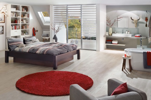 Alles in einem: Beim Wohntrend "Bad en suite" gehen der Schlafbereich und das Badezimmer fließend ineinander über.