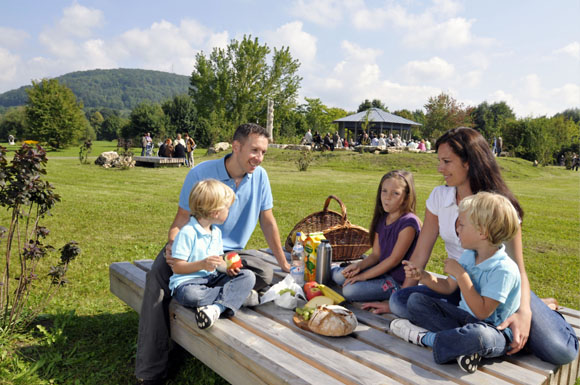 Kürzere Wanderungen mit Picknickpausen machen der ganzen Familie Spaß.