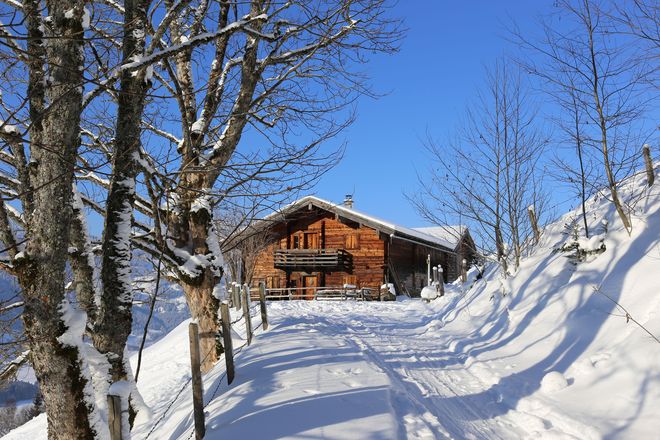 Winterwanderer, Skitourengeher und Schneeschuhwanderer finden um Maishofen reizvolle Wege.